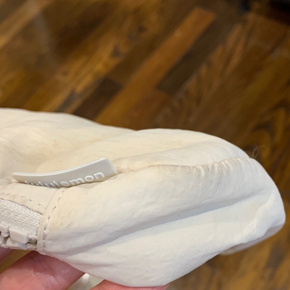 Lululemon Cream Belt Bag - Picture 4 of 7
